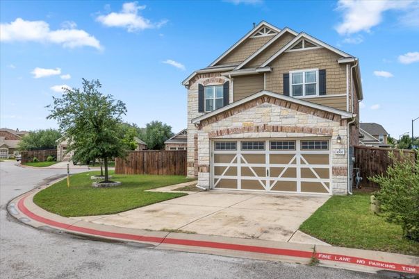 Attached, Exterior, Facade, American Craftsman