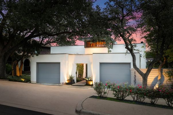 Attached, Exterior, Facade, Modern