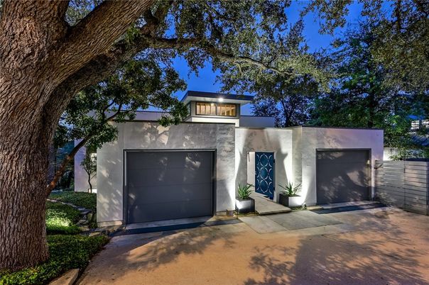 Attached, Exterior, Facade, Modern