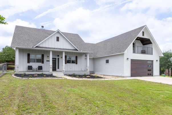 Attached, Exterior, Facade, Farmhouse