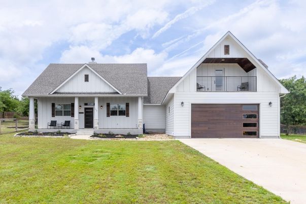 Attached, Exterior, Facade, Farmhouse