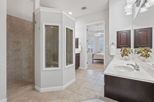 Bathroom, Dual Sink Vanities, Interior, Recessed Lighting