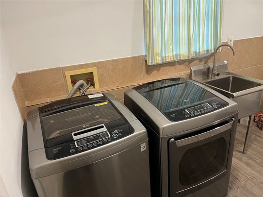 Interior, Washer, Wood Texture Flooring