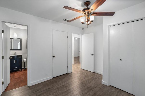 Bathroom, Empty room, Interior, Pendant Lights, Wood Texture Flooring