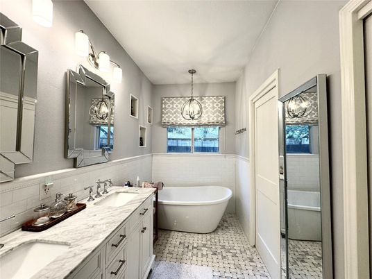 Bathroom, Dual Sink Vanities, Free Standing Baths, Interior, Pendant Lights
