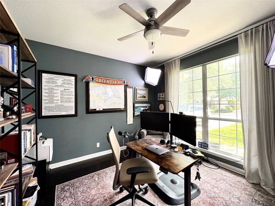 Home Office, Interior
