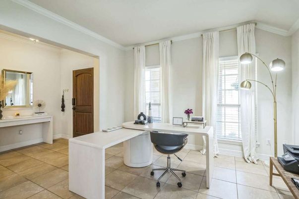 Home Office, Interior