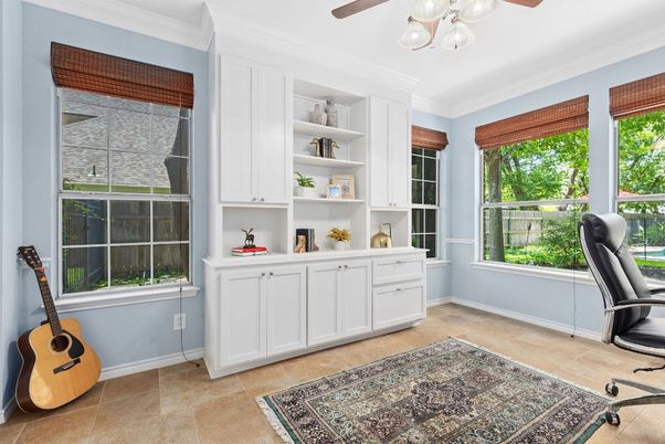Home Office, Interior