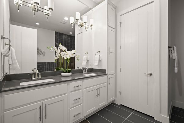 Bathroom, Dual Sink Vanities, Interior, Recessed Lighting