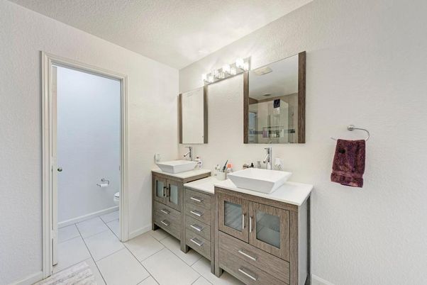 Bathroom, Dual Sink Vanities, Interior