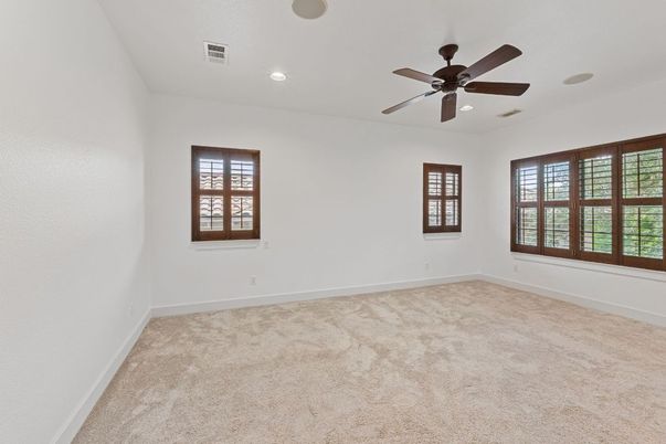 Empty room, Interior, Recessed Lighting