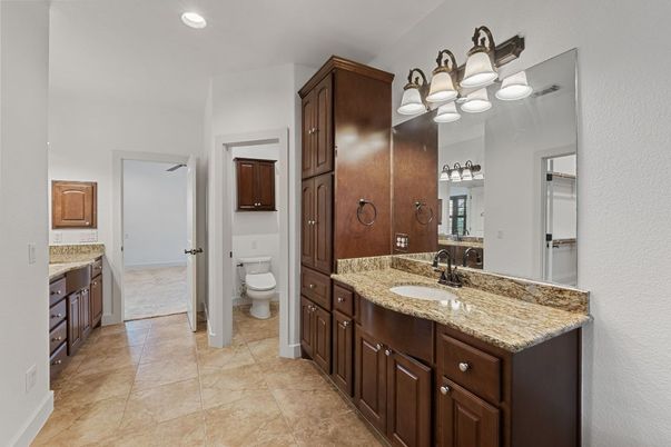 Bathroom, Dual Sink Vanities, Interior, Recessed Lighting