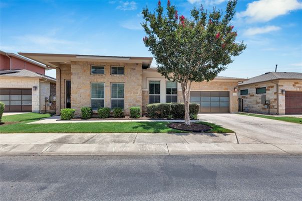 Attached, Exterior, Facade, Ranch