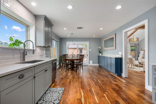 Dining room, Interior, Kitchen, Pendant Lights, Recessed Lighting, Wood Texture Flooring