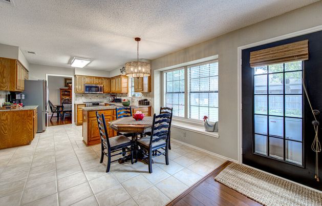 Chandelier, Dining room, Interior, Kitchen, Wood Texture Flooring