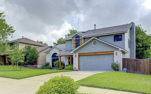 Attached, Exterior, Facade, Farmhouse