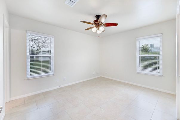 Empty room, Interior