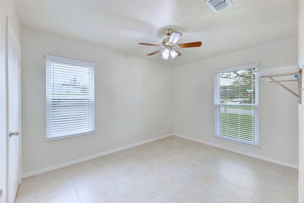 Empty room, Interior