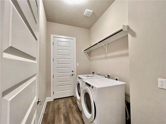 Interior, Washer, Wood Texture Flooring
