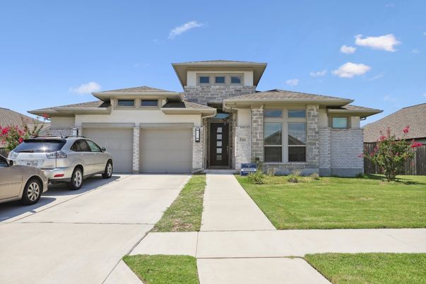 Attached, Exterior, Facade, Modern