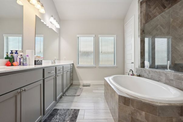 Bathroom, Dual Sink Vanities, Interior