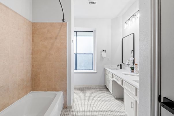 Bathroom, Dual Sink Vanities, Interior