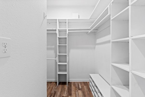 Interior, Walk-in Closets, Wood Texture Flooring