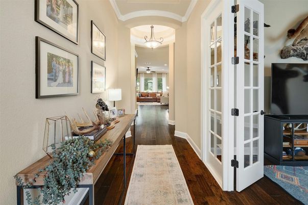 Interior, Recessed Lighting, Wood Texture Flooring