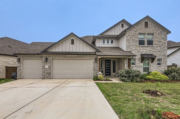 Attached, Exterior, Facade, Farmhouse