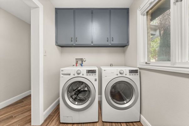 Interior, Washer, Wood Texture Flooring