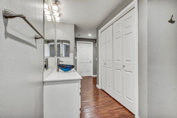 Interior, Recessed Lighting, Wood Texture Flooring