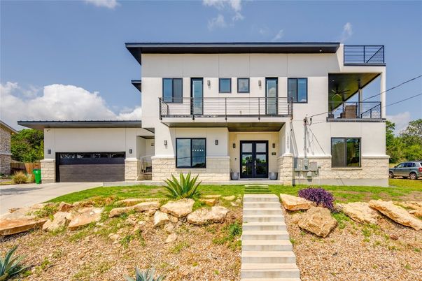 Attached, Exterior, Facade, Modern