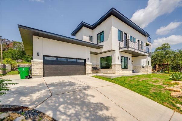 Attached, Backyard, Exterior, Facade, Modern
