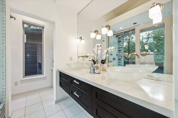 Bathroom, Dual Sink Vanities, Interior, Recessed Lighting