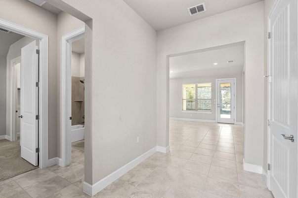 Empty room, Interior, Recessed Lighting