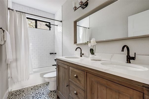 Bathroom, Dual Sink Vanities, Interior