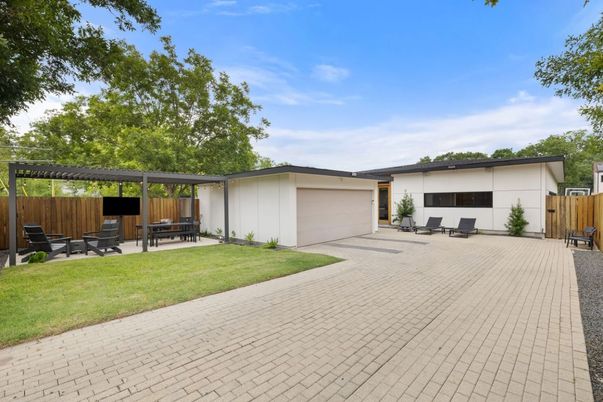 Backyard, Detached Garage, Exterior