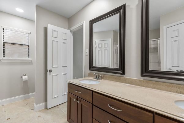 Bathroom, Dual Sink Vanities, Interior, Recessed Lighting