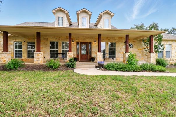 Exterior, Facade, Ranch
