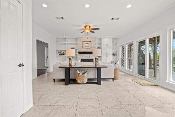 Fireplace, Interior, Kitchen, Recessed Lighting