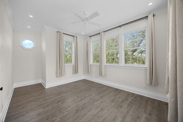 Empty room, Interior, Recessed Lighting, Wood Texture Flooring