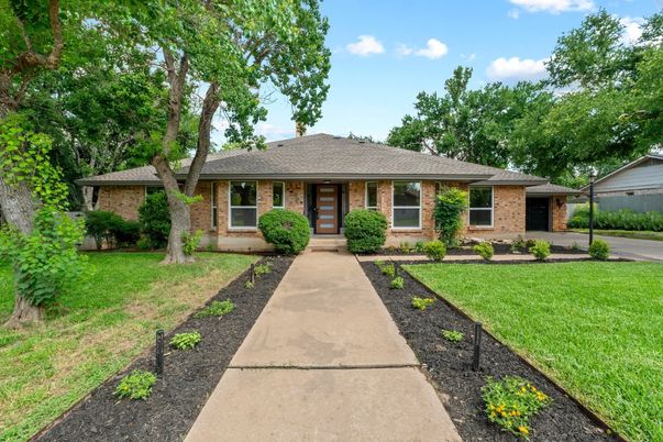 Exterior, Facade, Brick Facade, Ranch