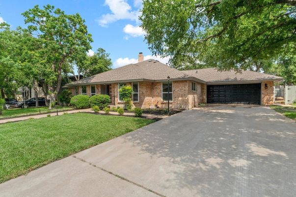 Attached, Exterior, Facade, Brick Facade, Ranch