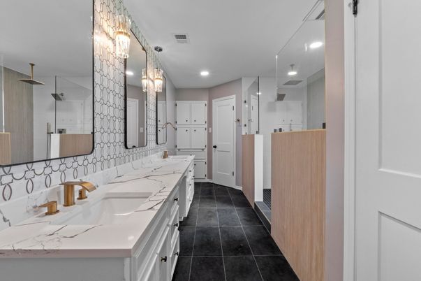 Bathroom, Dual Sink Vanities, Interior, Recessed Lighting