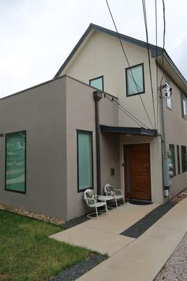 Attached, Exterior, Facade, None