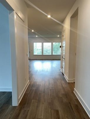 Empty room, Interior, Recessed Lighting, Wood Texture Flooring