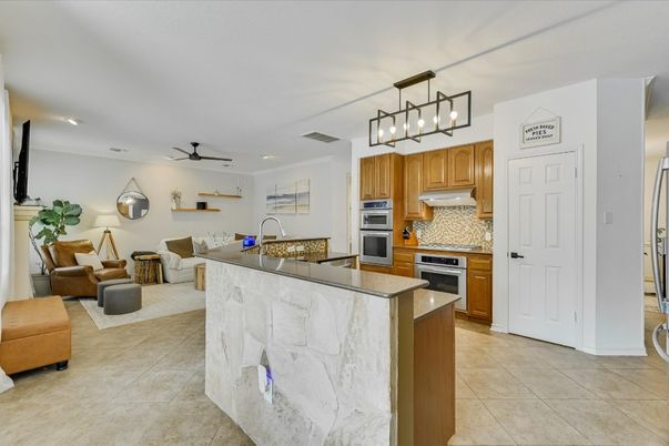Interior, Kitchen, Living room, Pendant Lights, Recessed Lighting, Stainless Steel Appliances