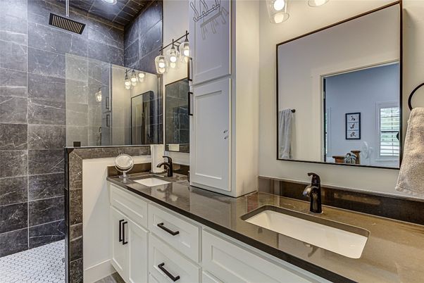 Bathroom, Dual Sink Vanities, Interior, Recessed Lighting