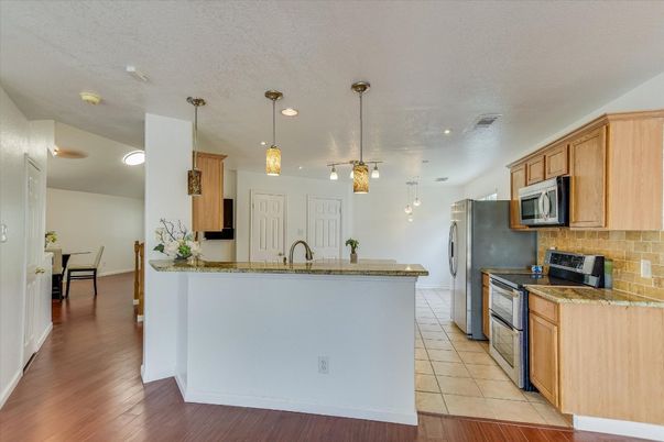 Dining room, Interior, Kitchen, Pendant Lights, Recessed Lighting, Wood Texture Flooring