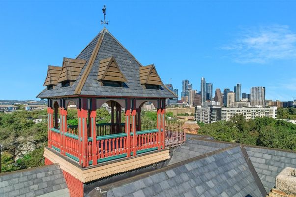 Exterior, Facade, Queen Anne Victorian